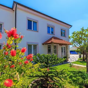  Apartment Maravera